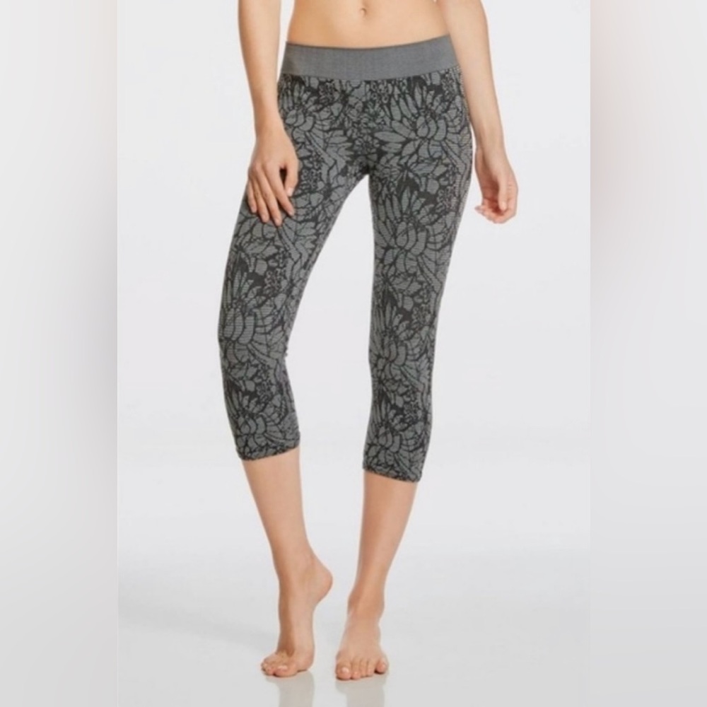 Fabletics Sebastien seamless crop leggings tights floral size‎ small gray black